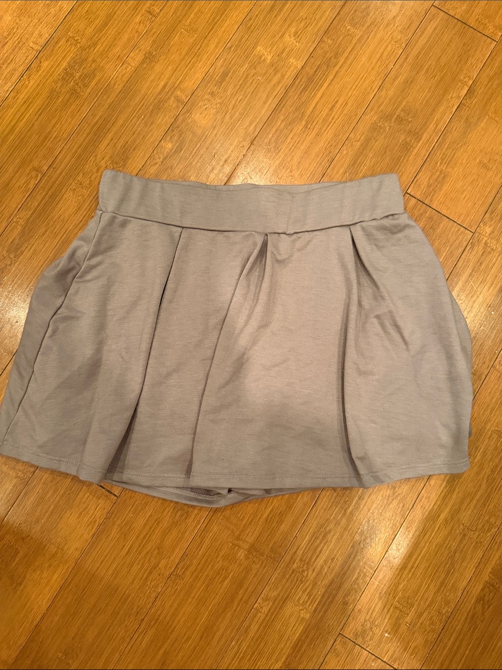 Women’s Pleated Skort in mocha
